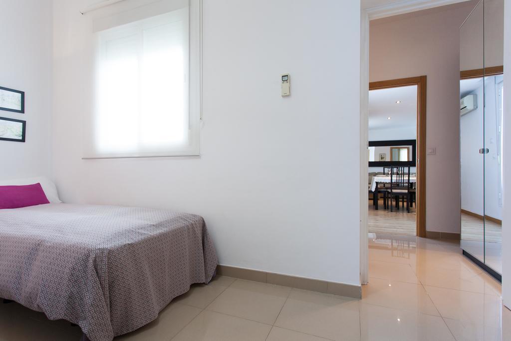 Apartamentos Diaber Larana Séville Chambre photo