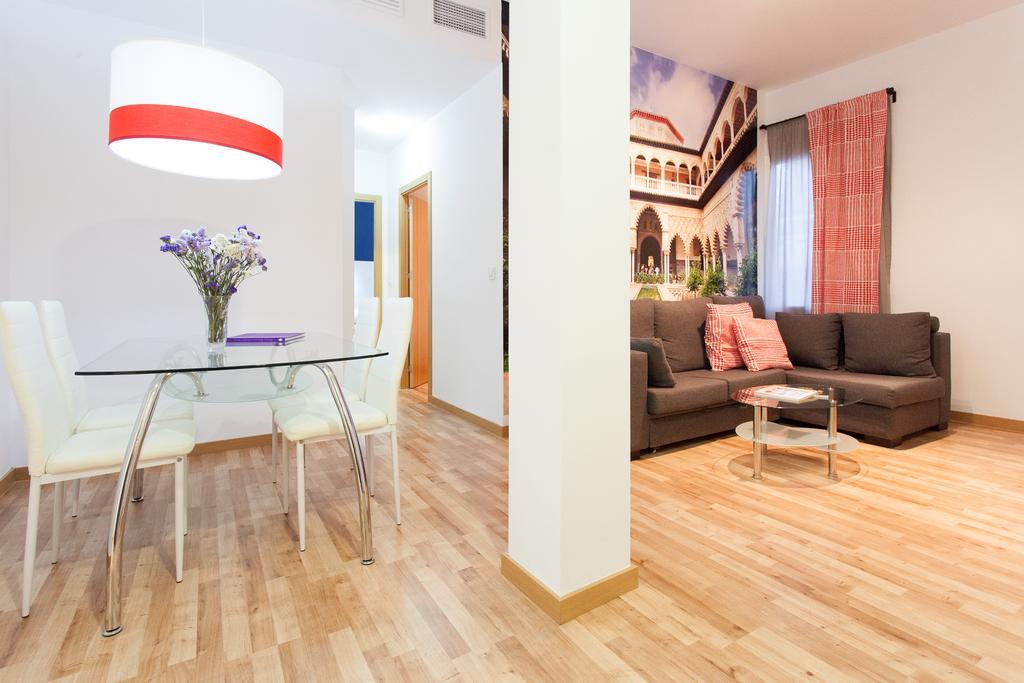 Apartamentos Diaber Larana Séville Chambre photo