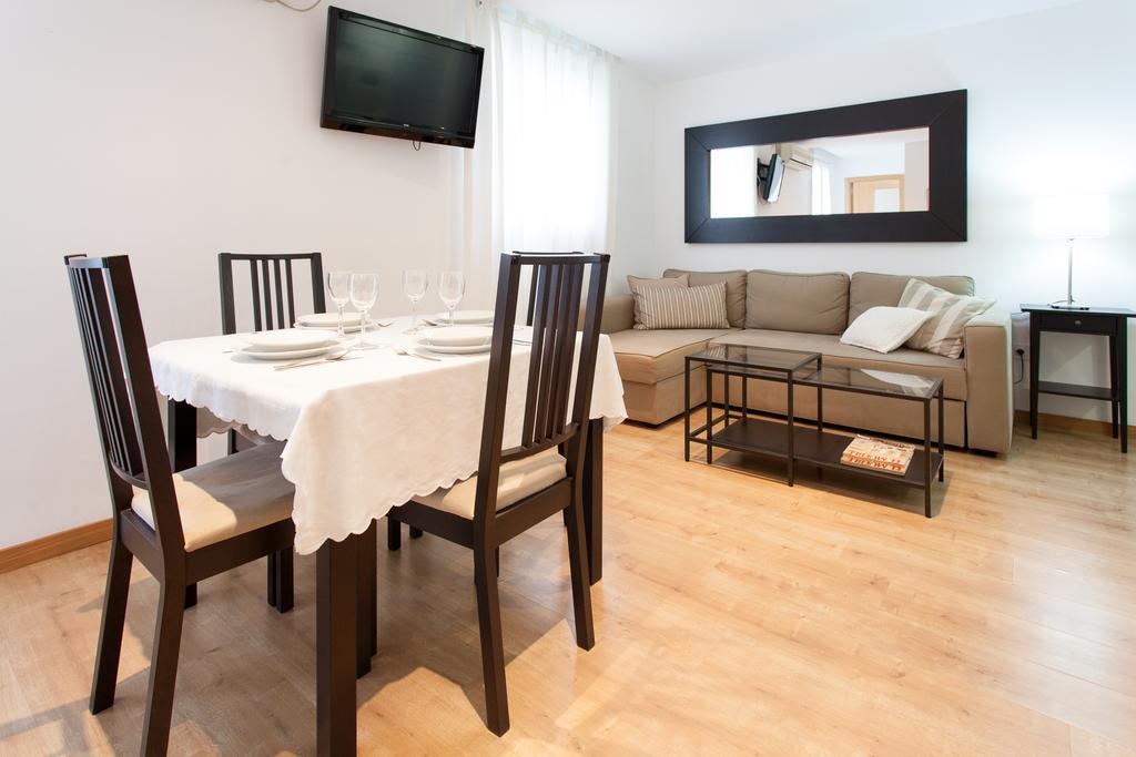 Apartamentos Diaber Larana Séville Chambre photo