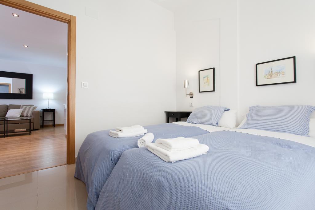 Apartamentos Diaber Larana Séville Chambre photo