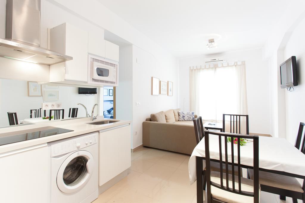 Apartamentos Diaber Larana Séville Chambre photo