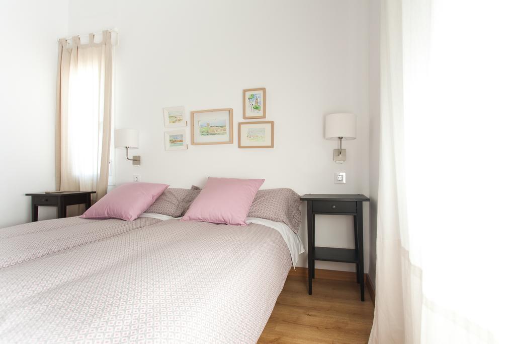 Apartamentos Diaber Larana Séville Chambre photo