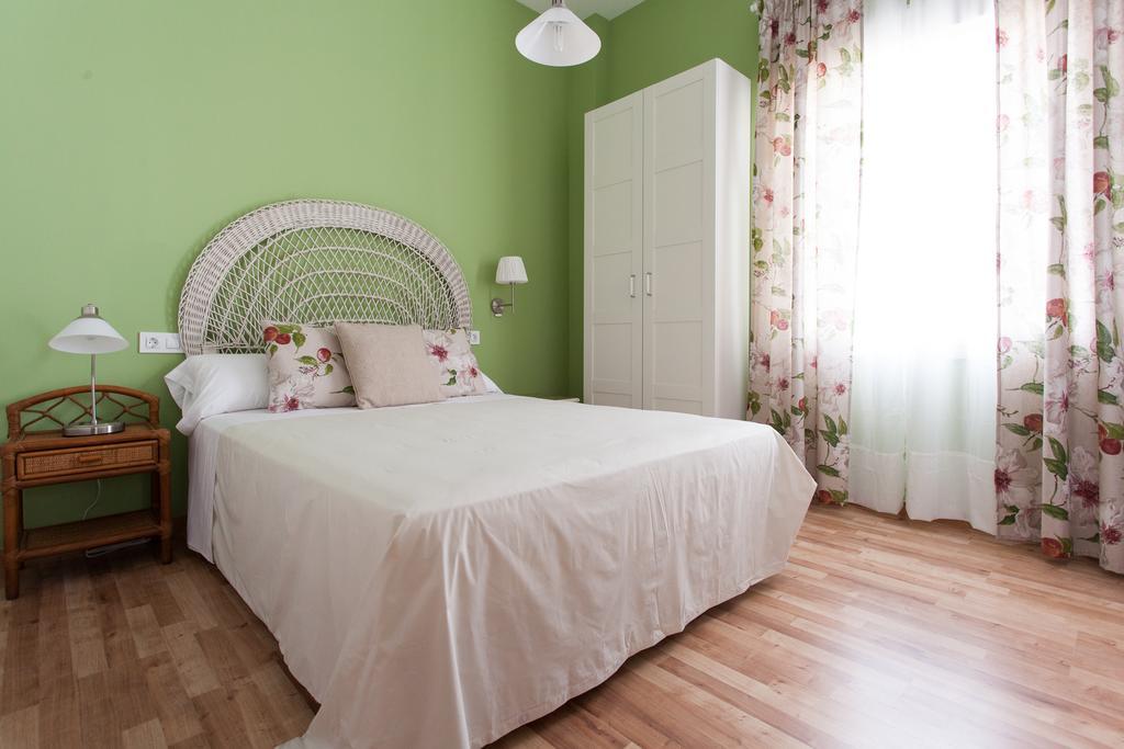 Apartamentos Diaber Larana Séville Chambre photo