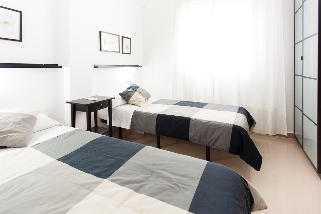 Apartamentos Diaber Larana Séville Chambre photo