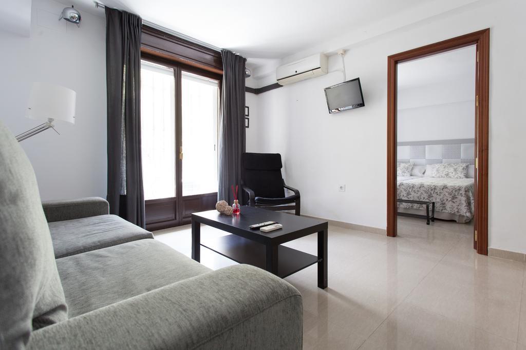 Apartamentos Diaber Larana Séville Chambre photo