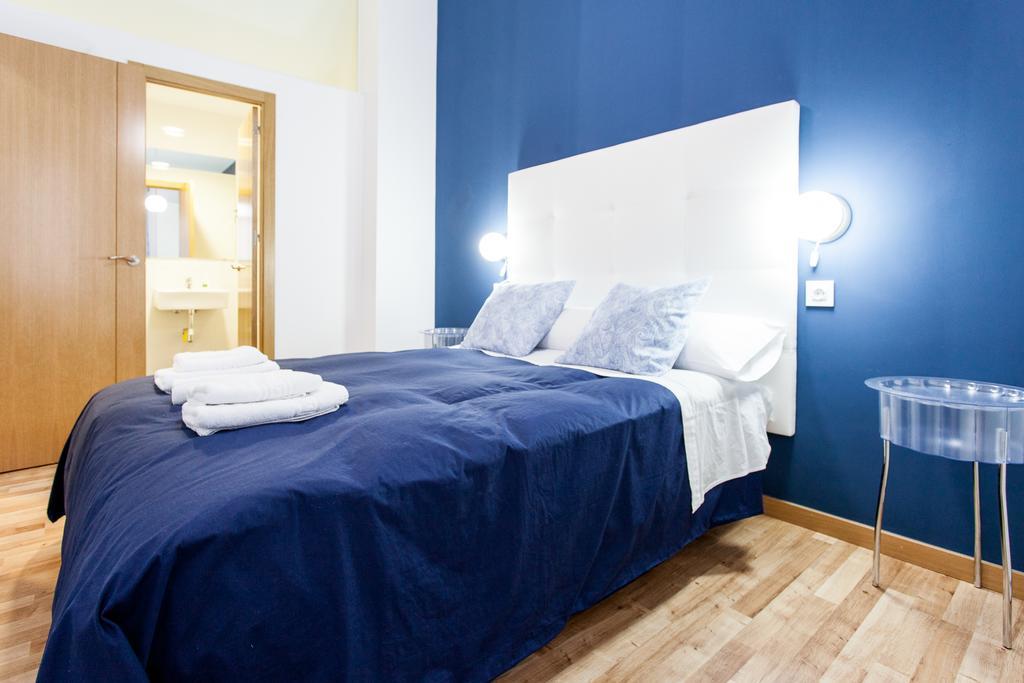 Apartamentos Diaber Larana Séville Chambre photo
