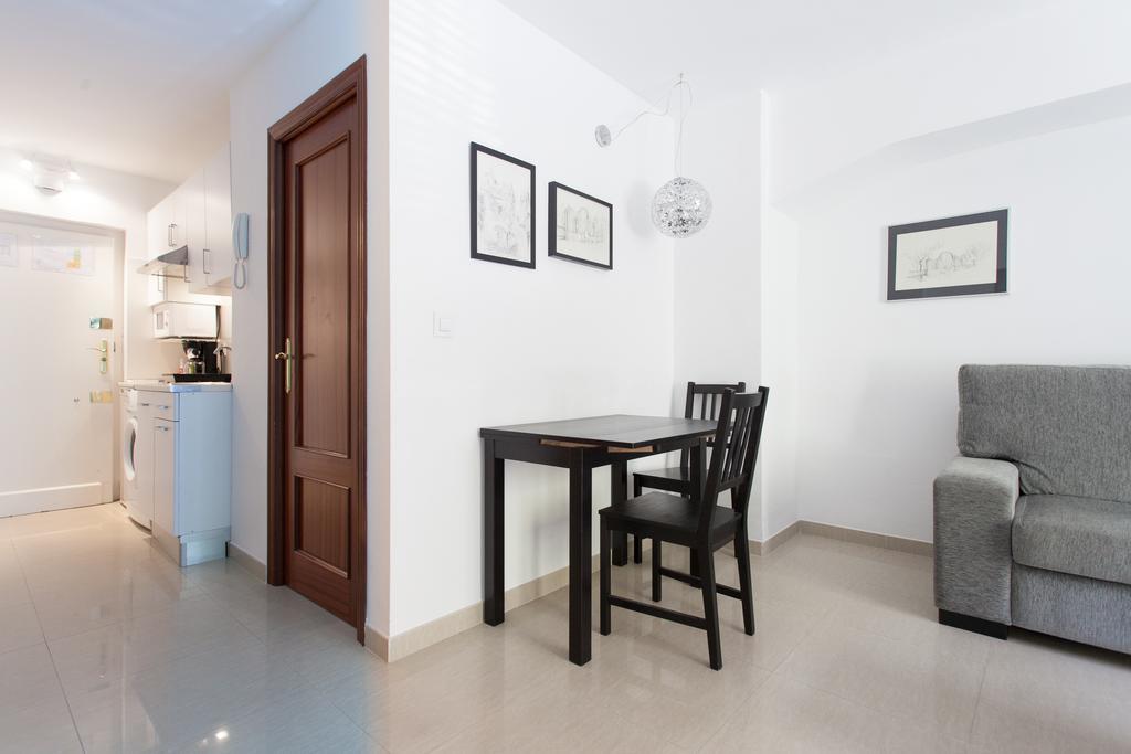 Apartamentos Diaber Larana Séville Chambre photo