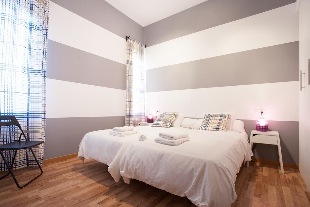 Apartamentos Diaber Larana Séville Chambre photo