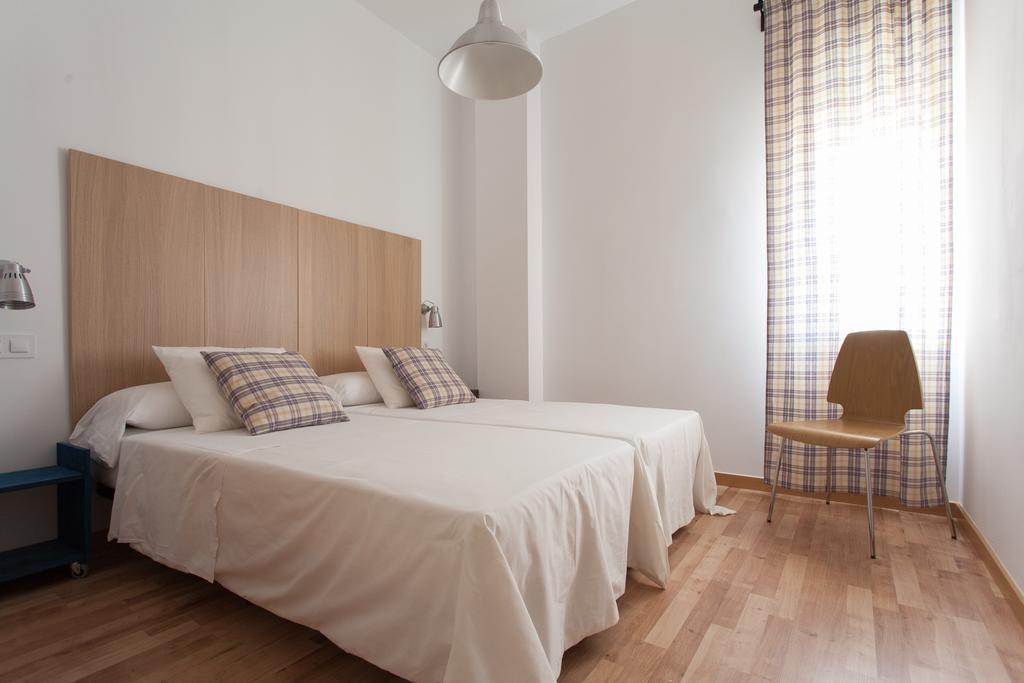 Apartamentos Diaber Larana Séville Chambre photo