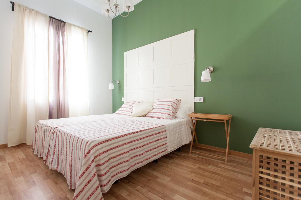 Apartamentos Diaber Larana Séville Chambre photo