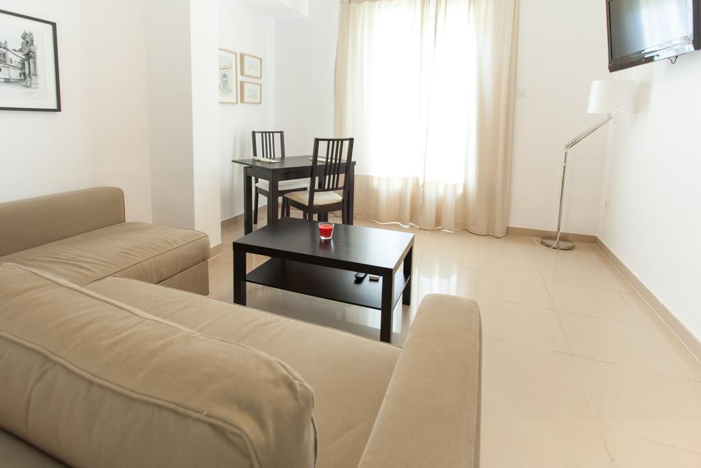 Apartamentos Diaber Larana Séville Chambre photo