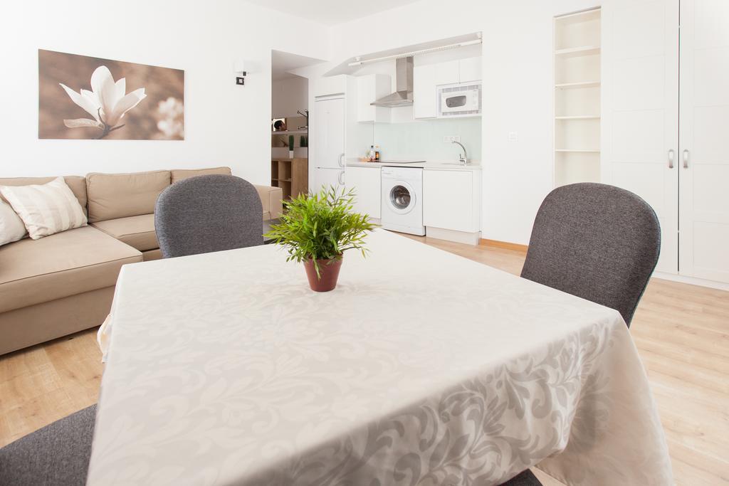 Apartamentos Diaber Larana Séville Chambre photo