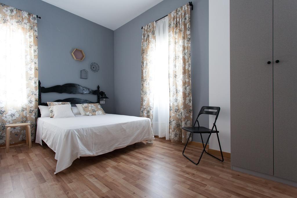 Apartamentos Diaber Larana Séville Chambre photo